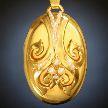 Beautiful Victorian gold locket